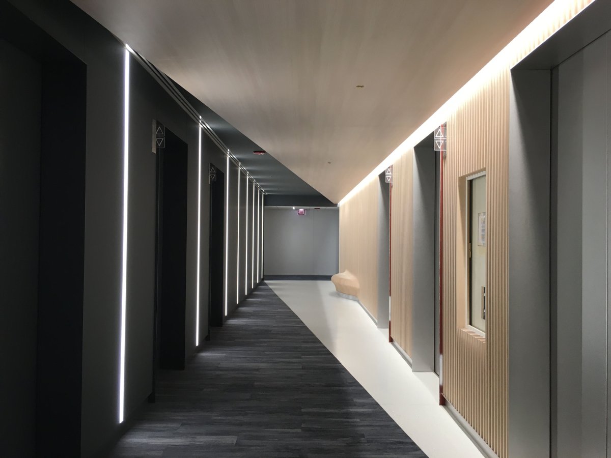 Современный коридор в здании