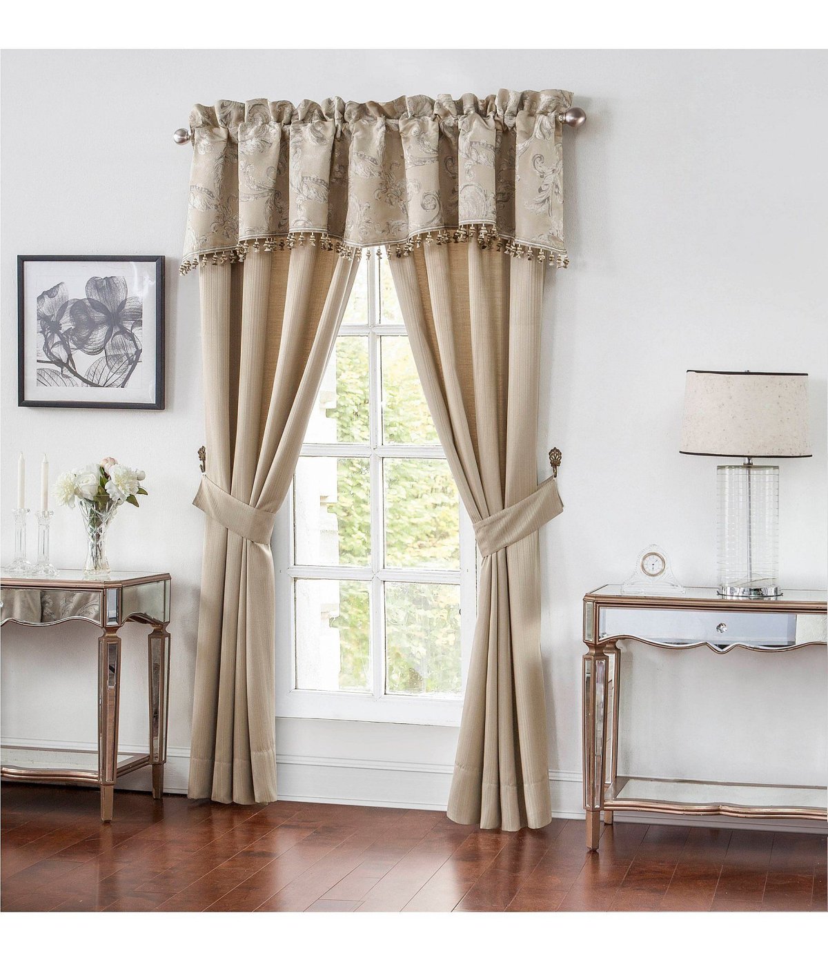 Штора с каймой посередине