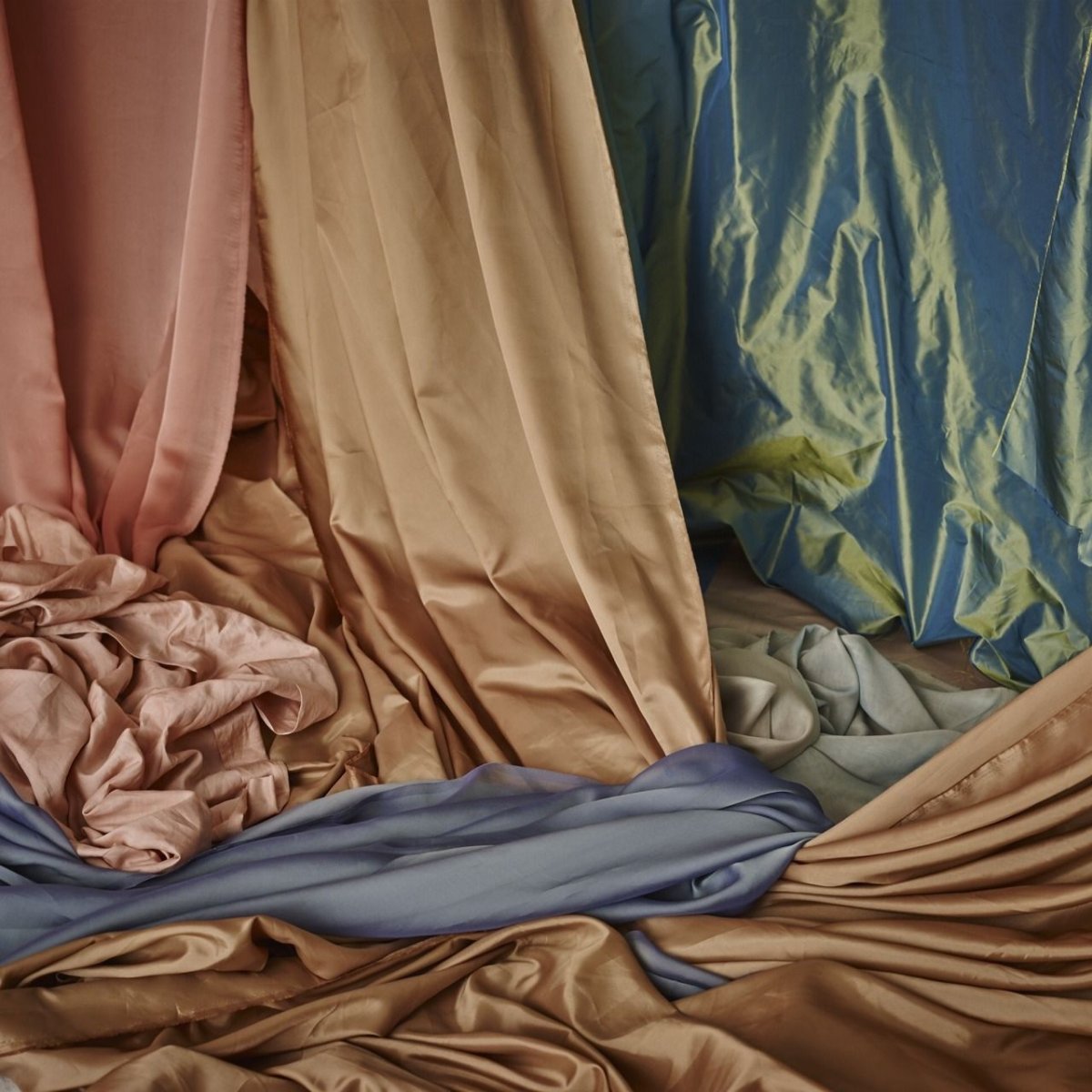 Портреты с шторами