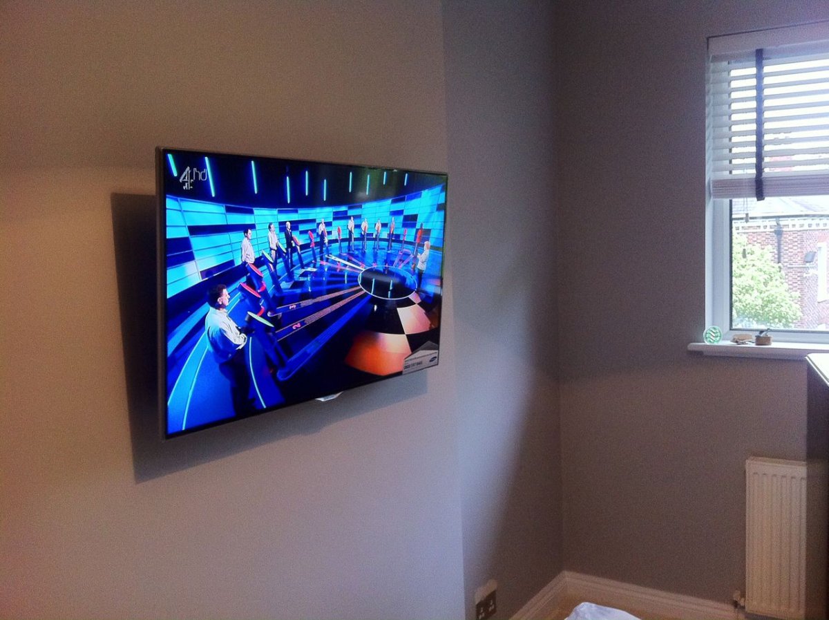 Плазменный телевизор на стене