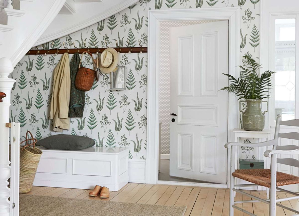 Обои в интерьере прихожей