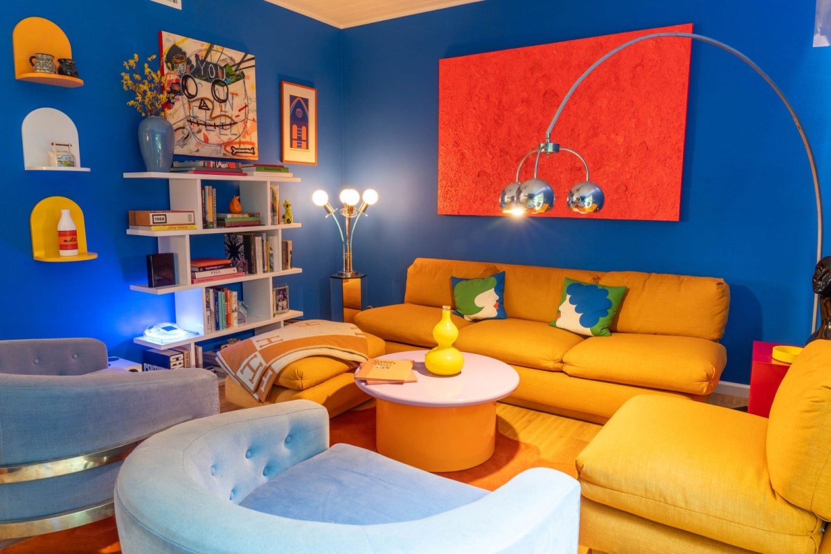 Сочетание синего и оранжевого в интерьере