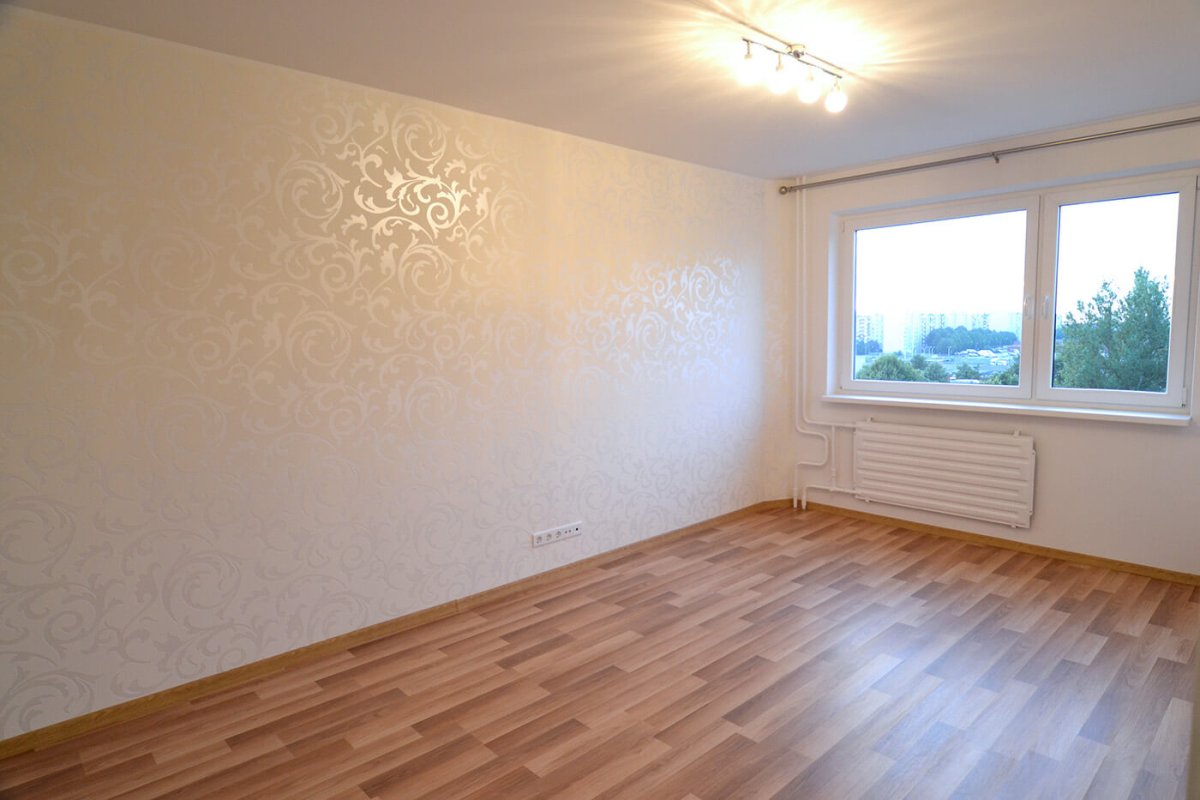 Красная краска для стен