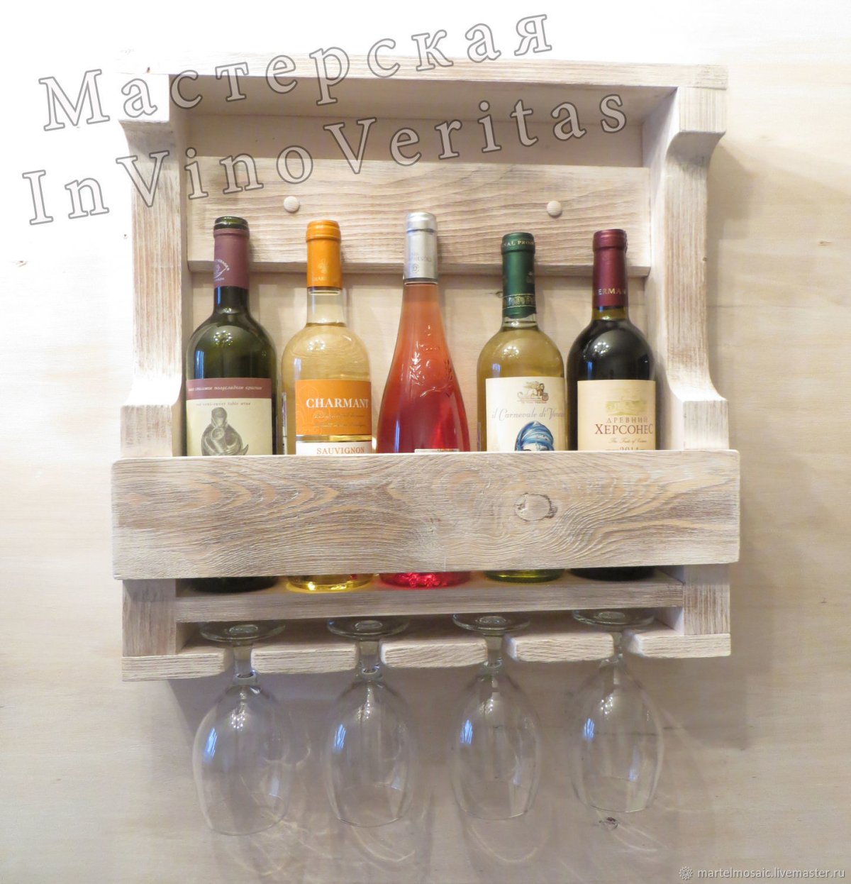 Красивые классические полочки на кухню под минискульптуру