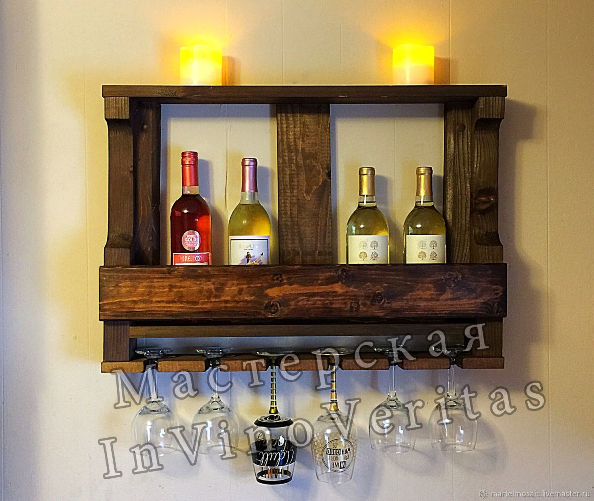 Деревянная полка для вина и бокалов