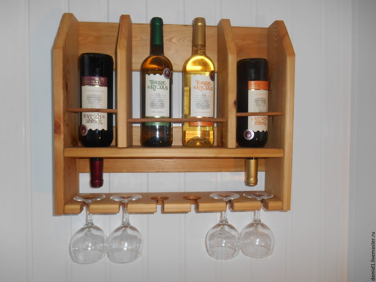 Уровень наклона бутылки вина при хранении