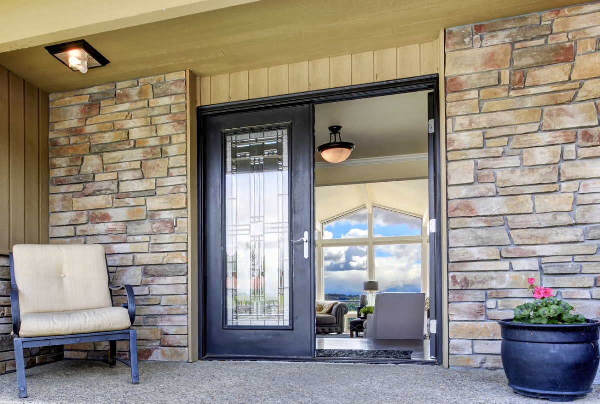 Отделка дверных откосов