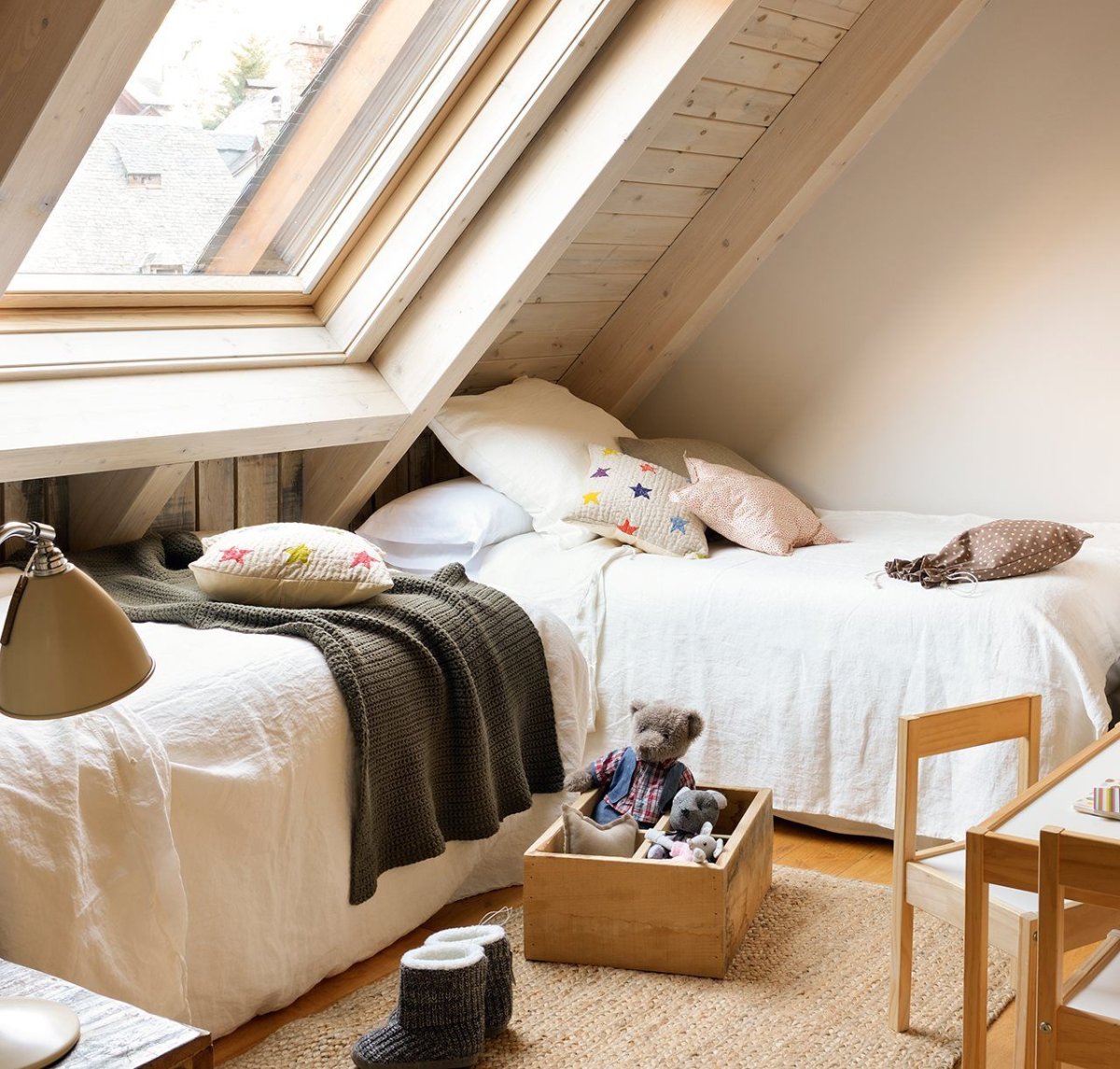 Хайтек комната на мансарде