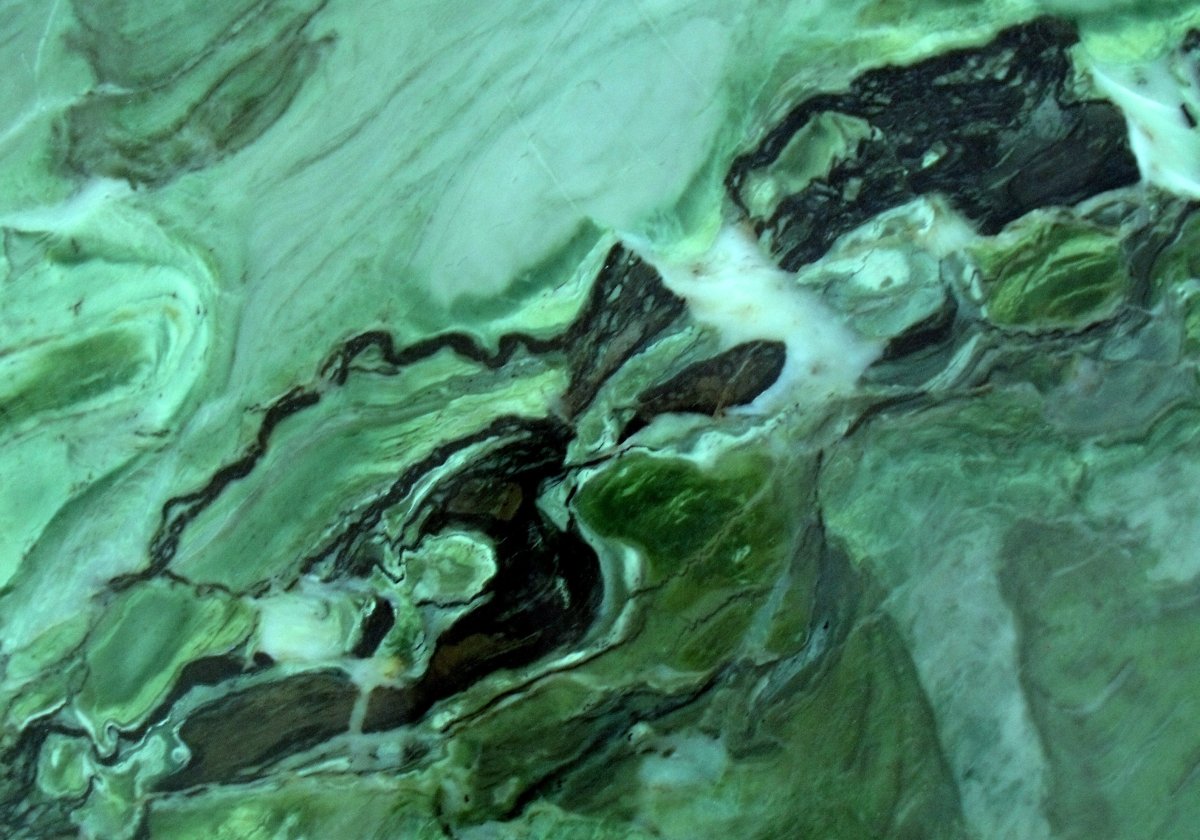 Мрамор зеленый малахит