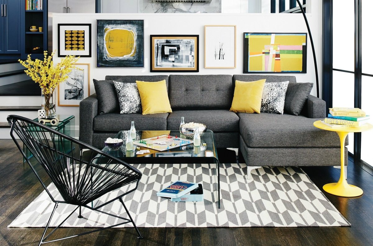 Желтый диван в интерьере