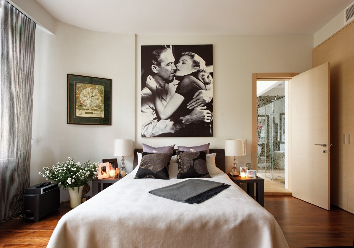 Стильные картины в спальню