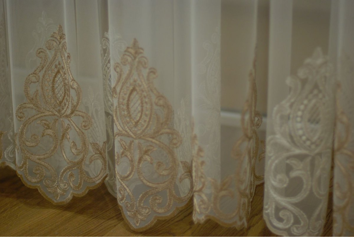 Турецкая тюль в интерьере зала