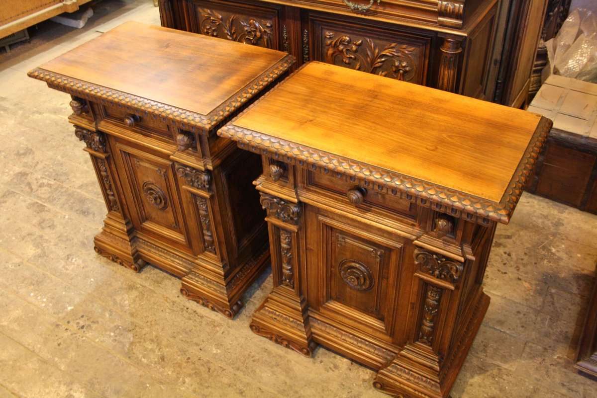 Старинный резной шкаф