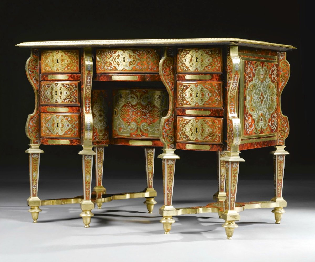 Резная мебель Готика