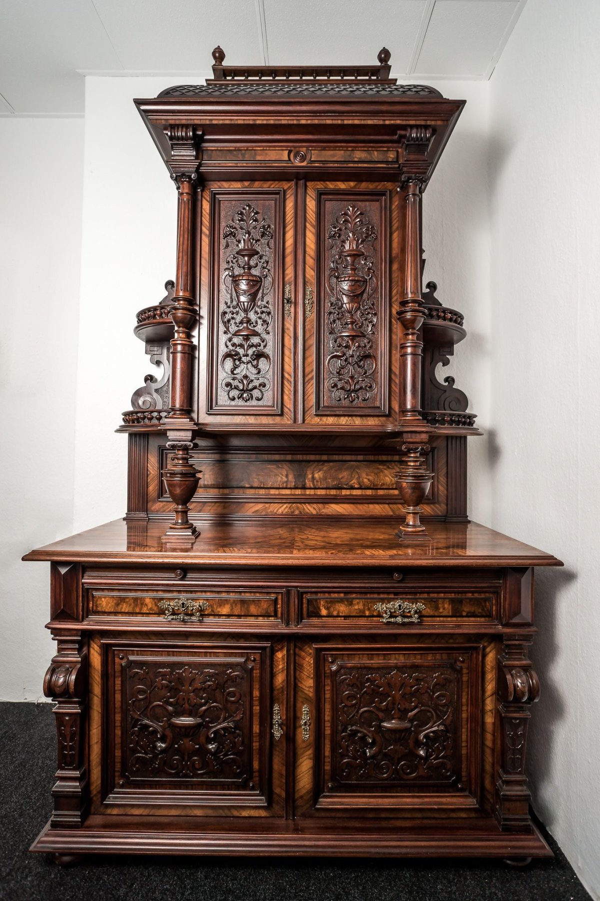 Сервант буфет Ренессанс