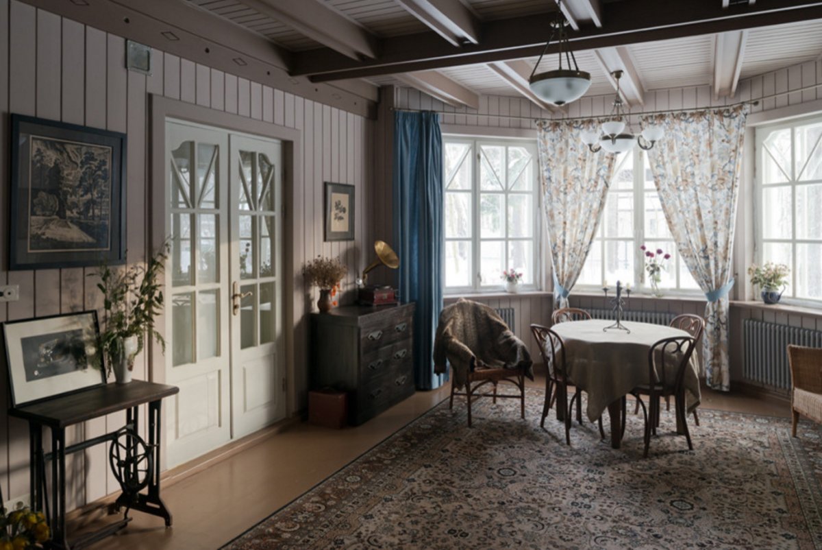 Гостиная в стиле русской усадьбы