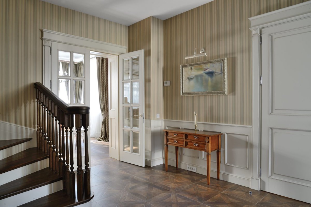 Интерьер деревянного дома в стиле русской усадьбы