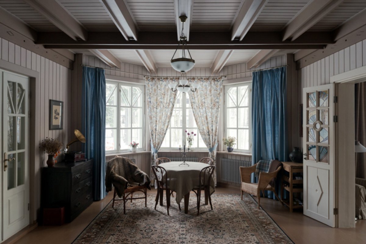 Дача в старинном стиле