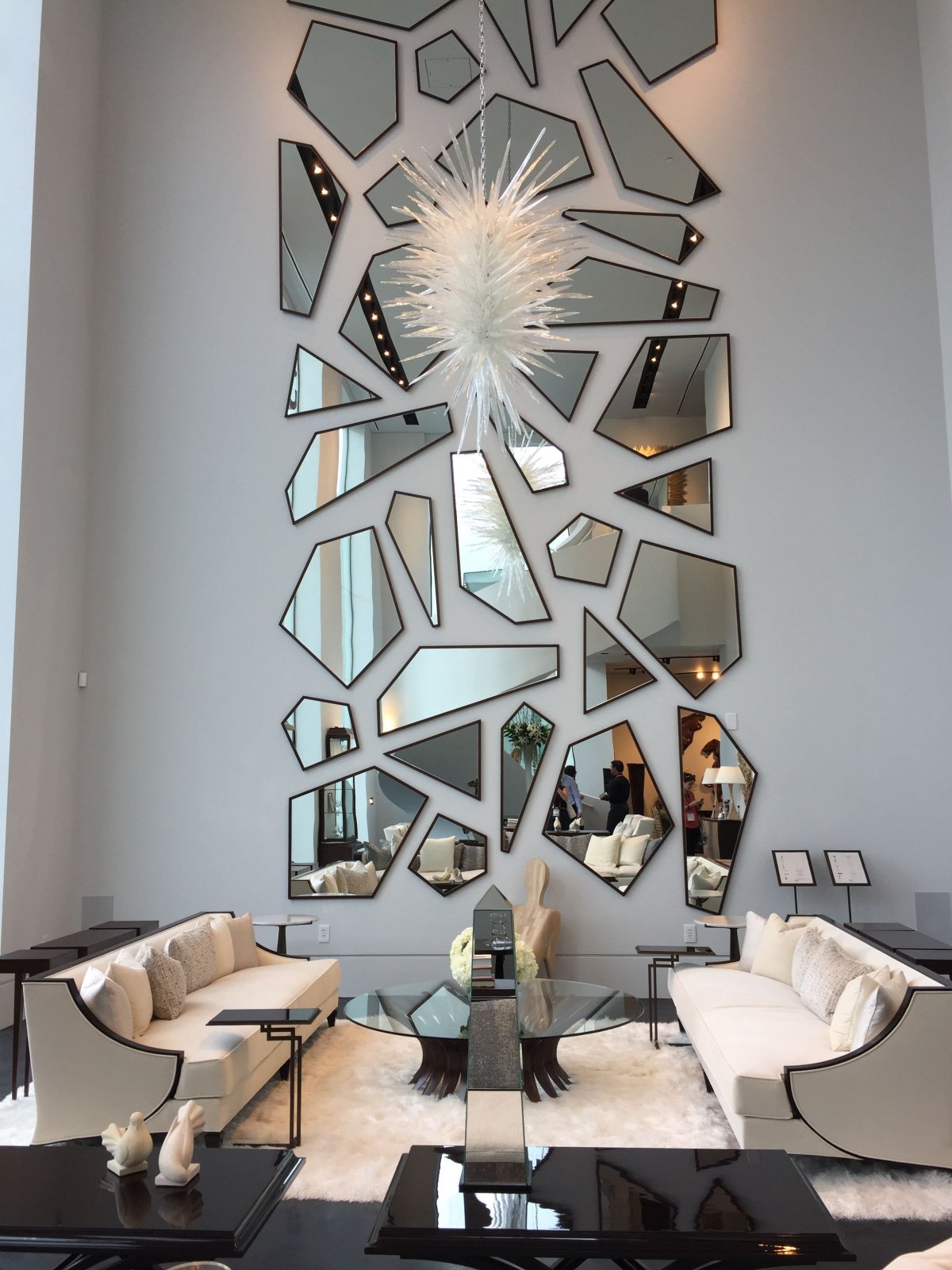 Необычный декор стен