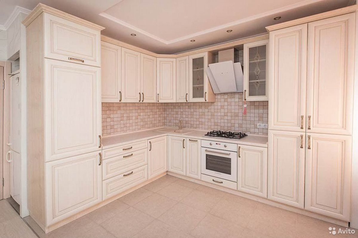 Кухонный гарнитур с пеналом