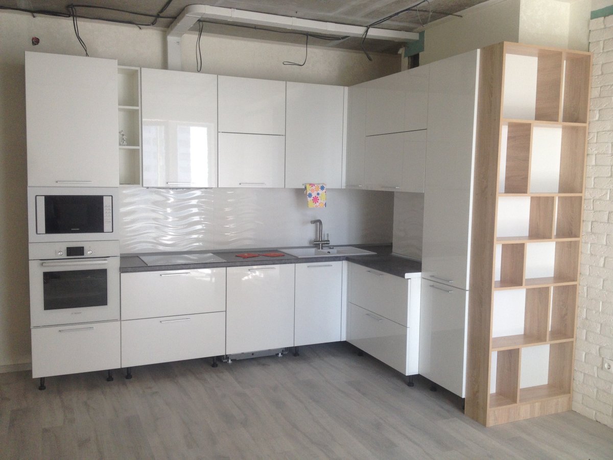 Кухонный гарнитур с интегрированными ручками