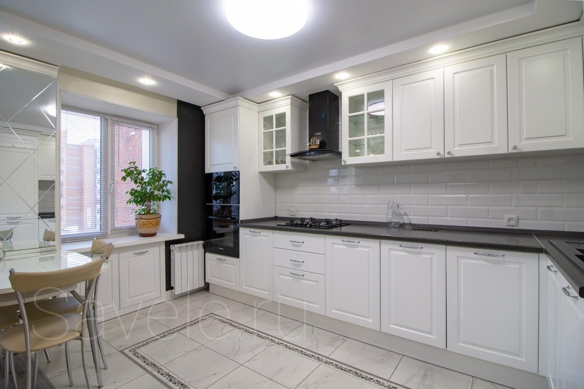 Белая кухня Эггер