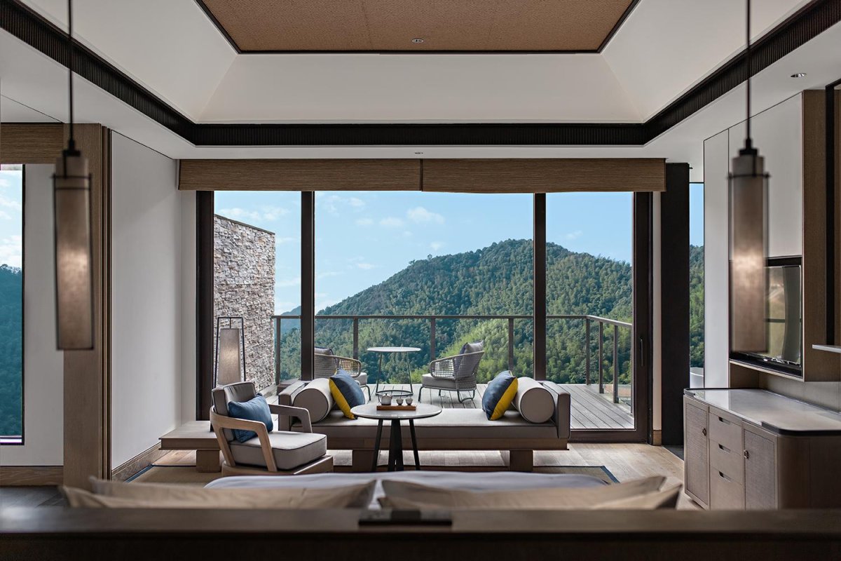 Гостиная с видом на горы