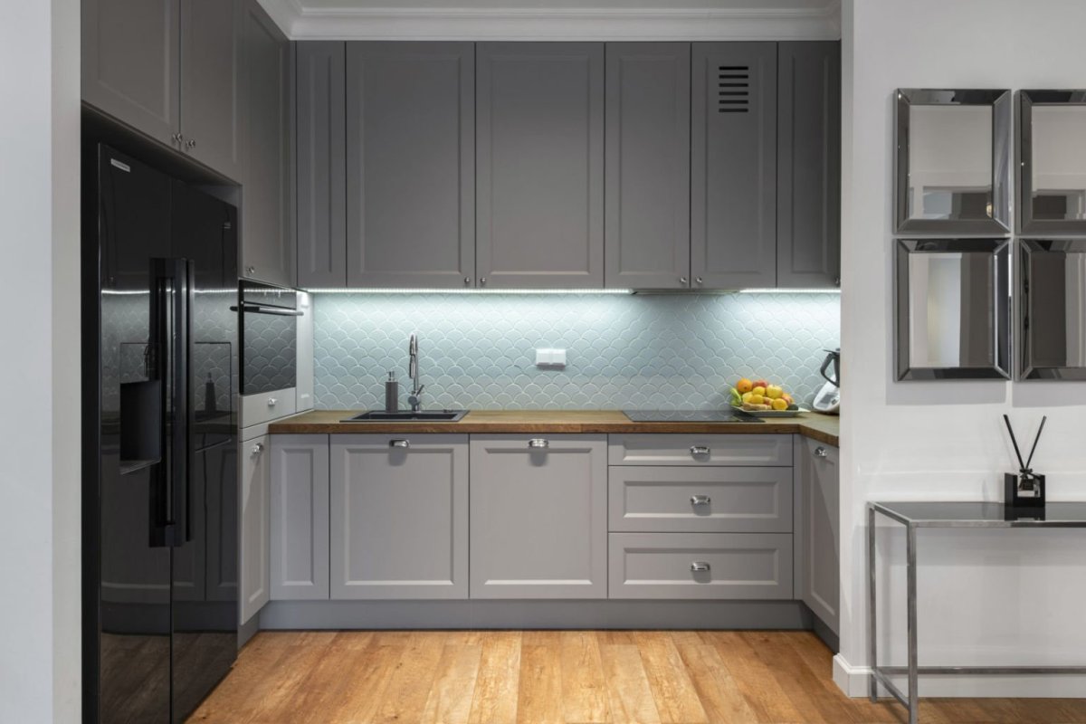 Кухня Алвик с интегрированными ручками