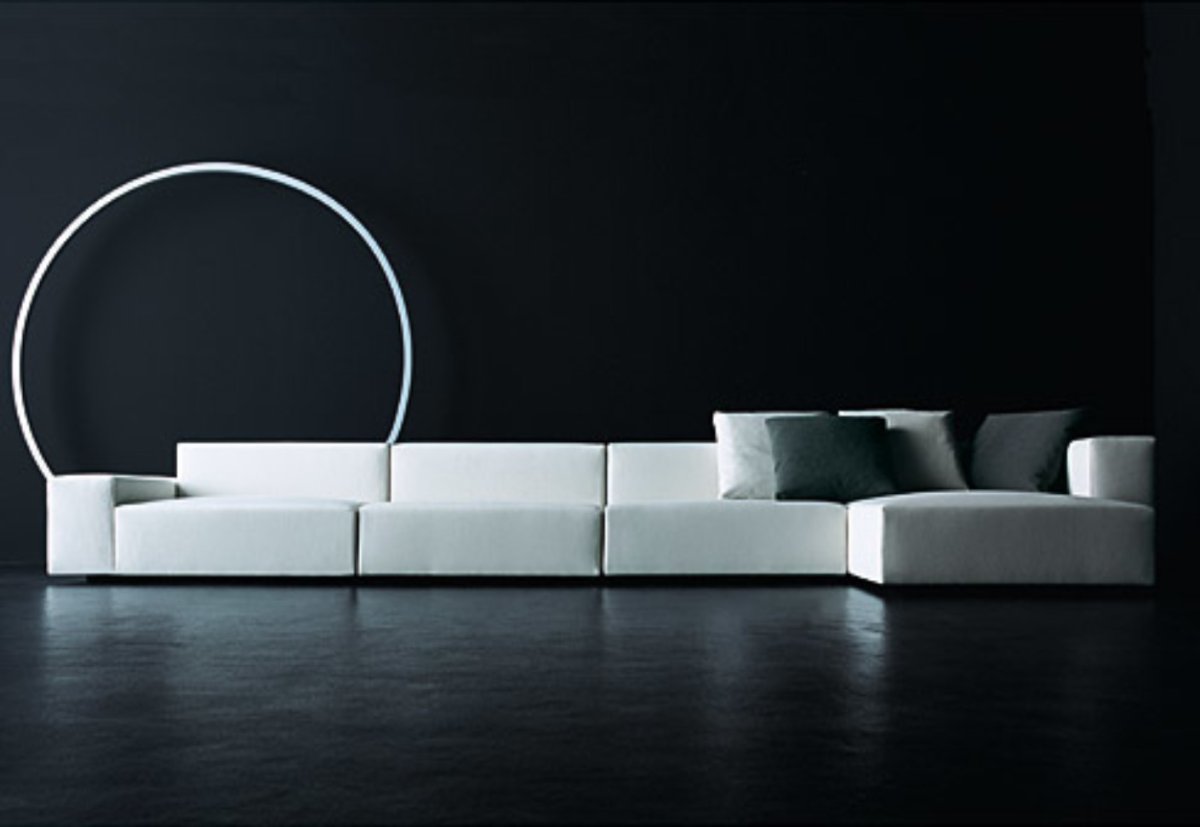 Минималистичный диван