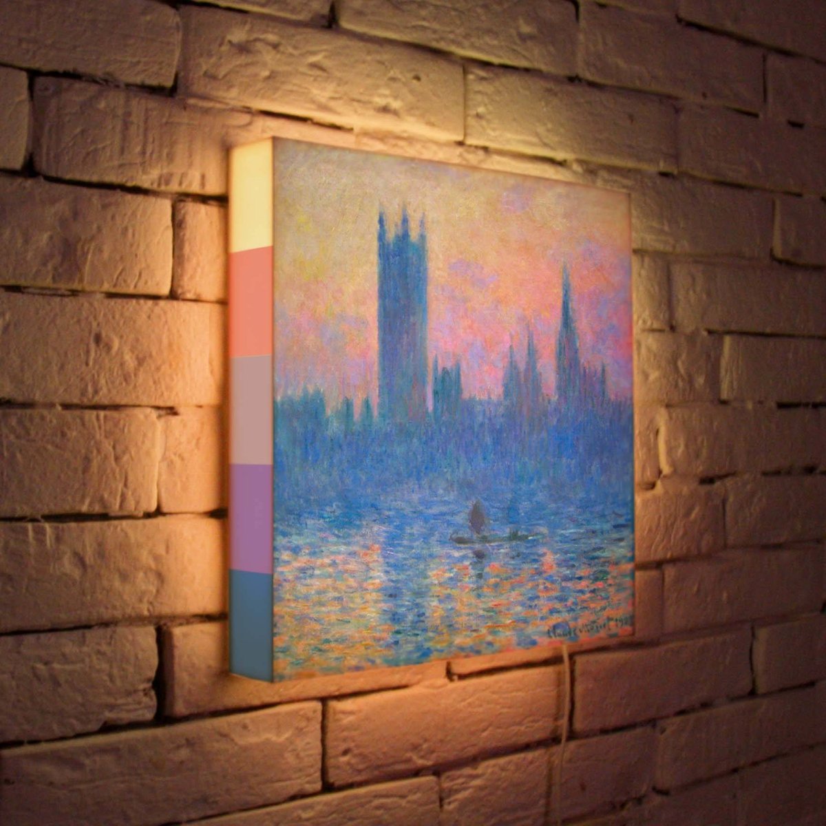 Аквариум в стене