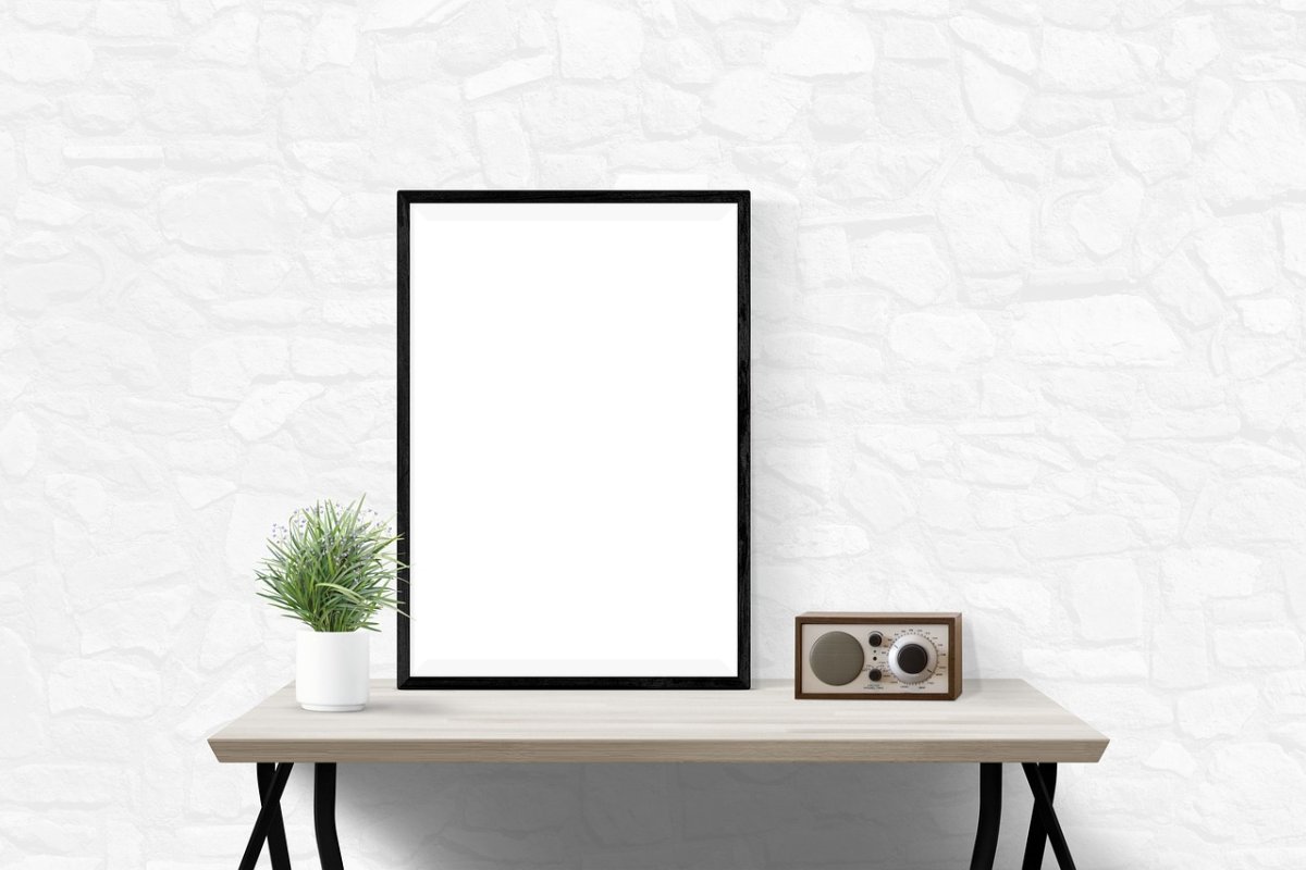 Мокап плакат на стене