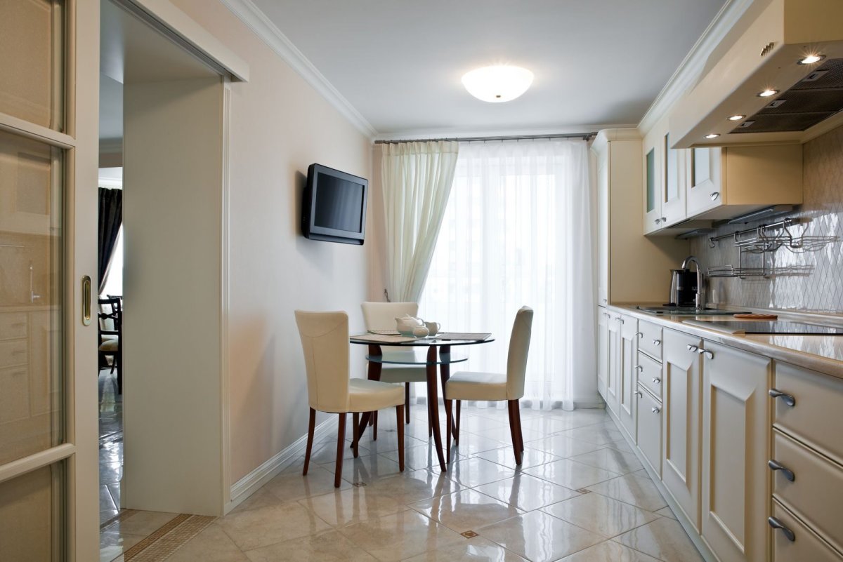 Телевизор в интерьере кухни