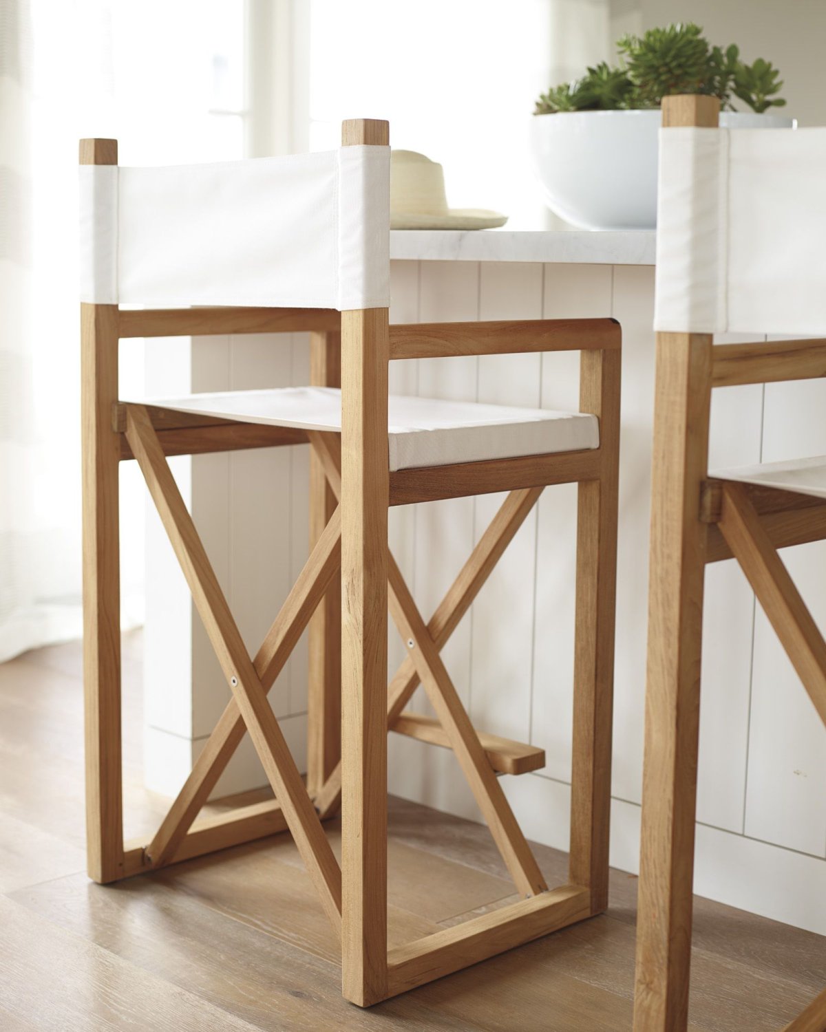 Деревянные стулья для барной стойки