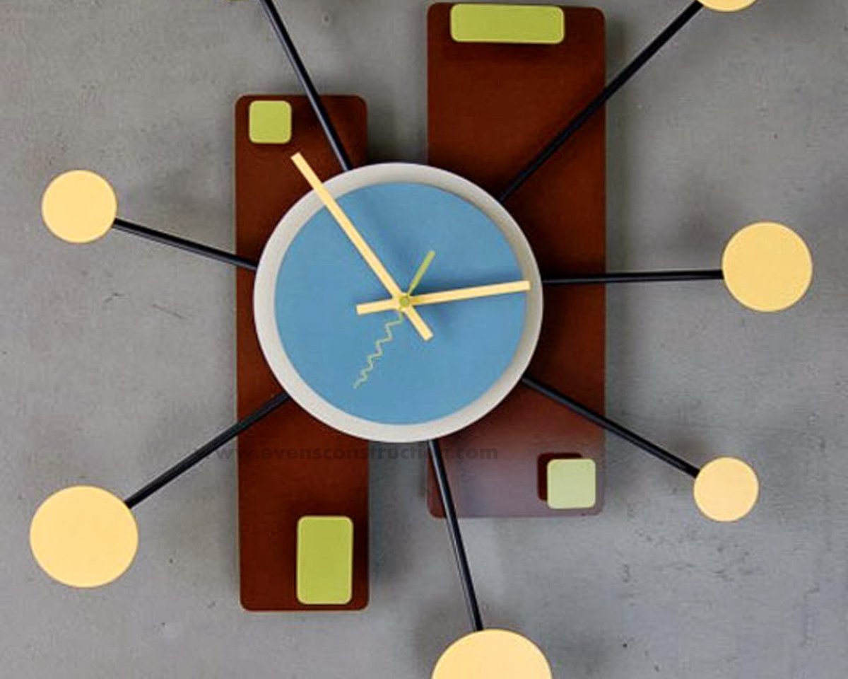 Часы необычной формы на стену
