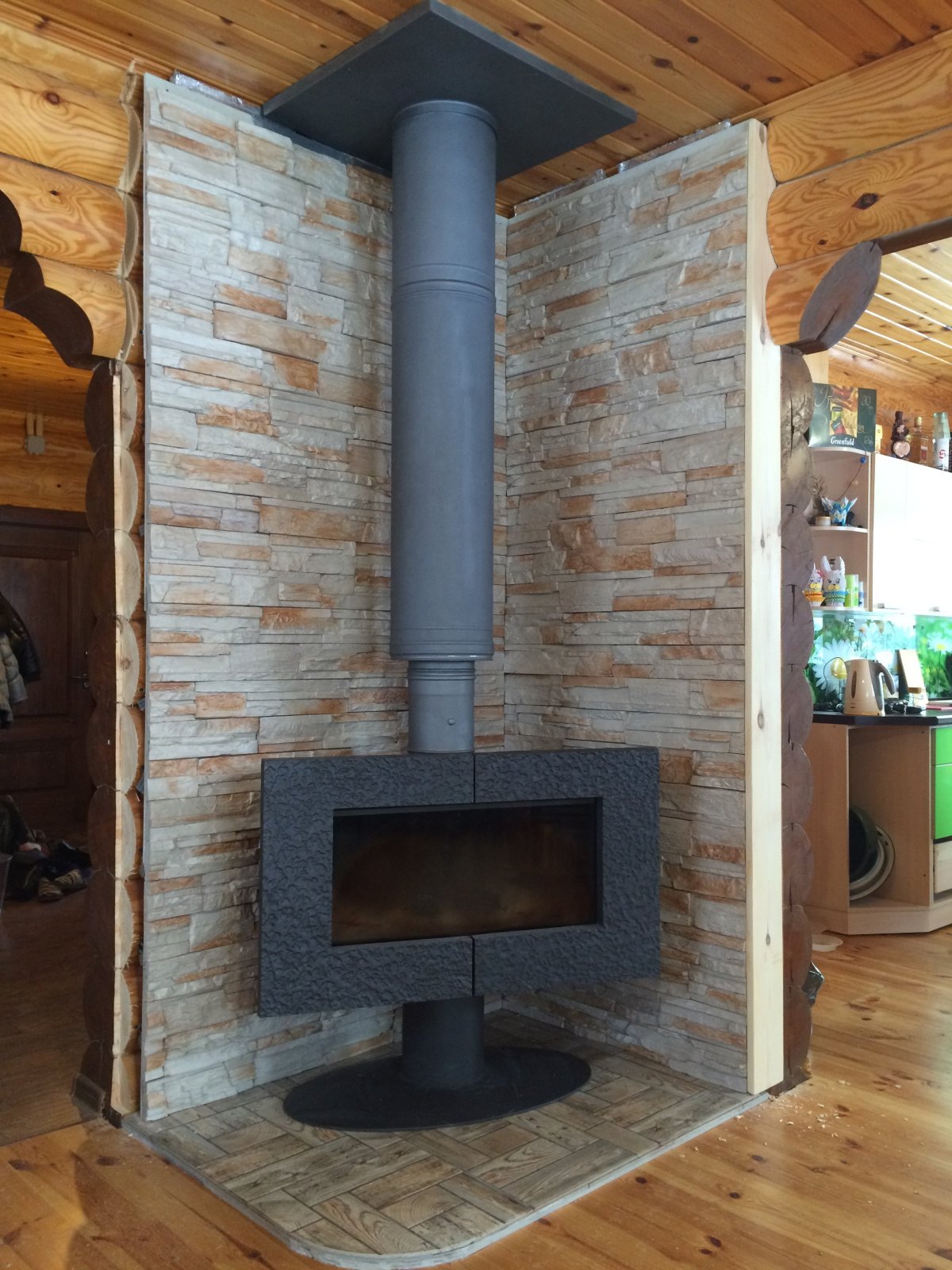 Облицовка стены за печью