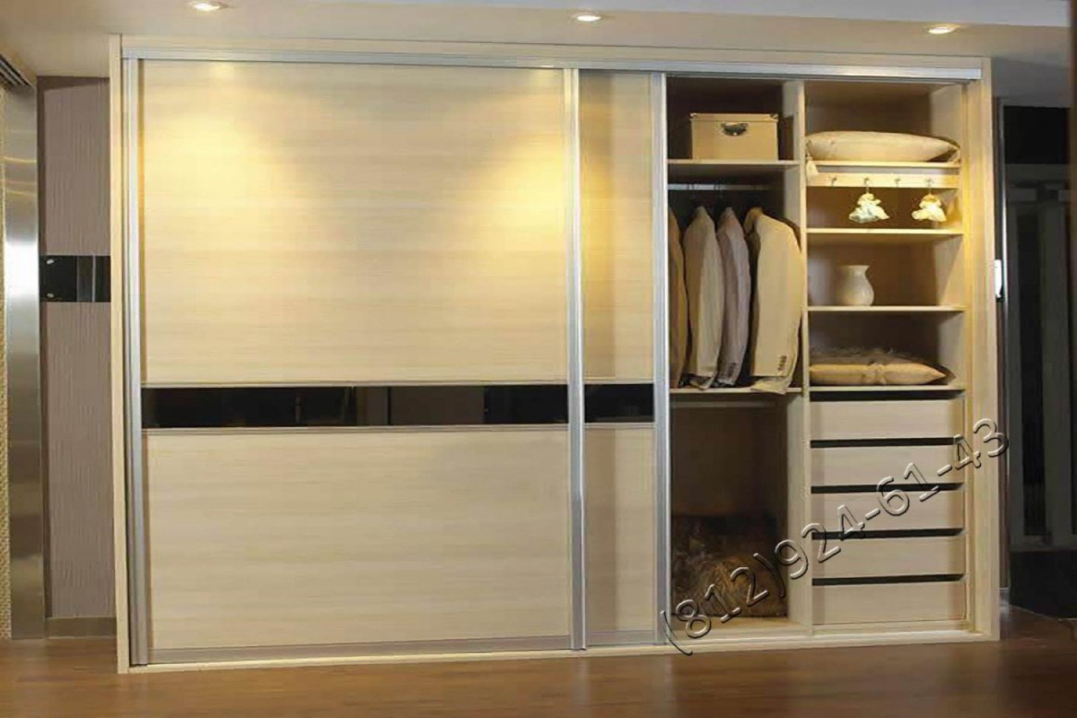 Прихожая со встроенным шкафом купе в нишу