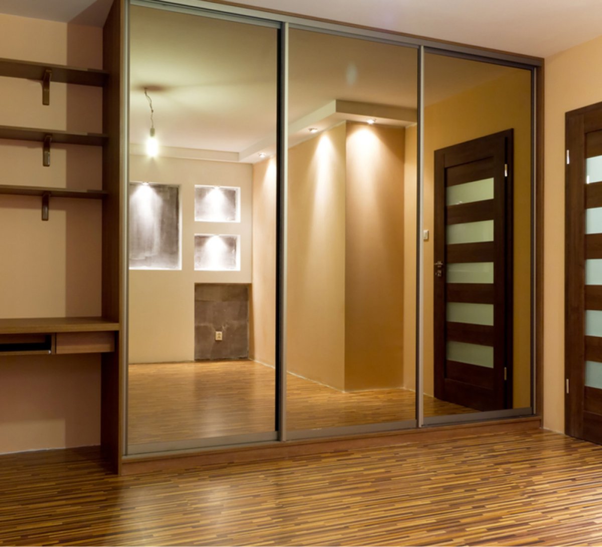 Стильные шкафы купе в прихожую