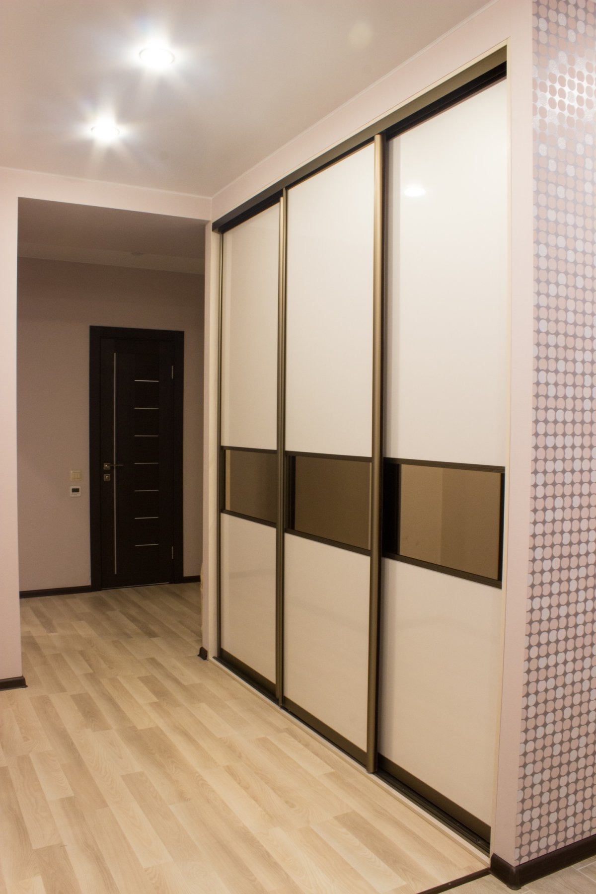 Большой шкаф в прихожую