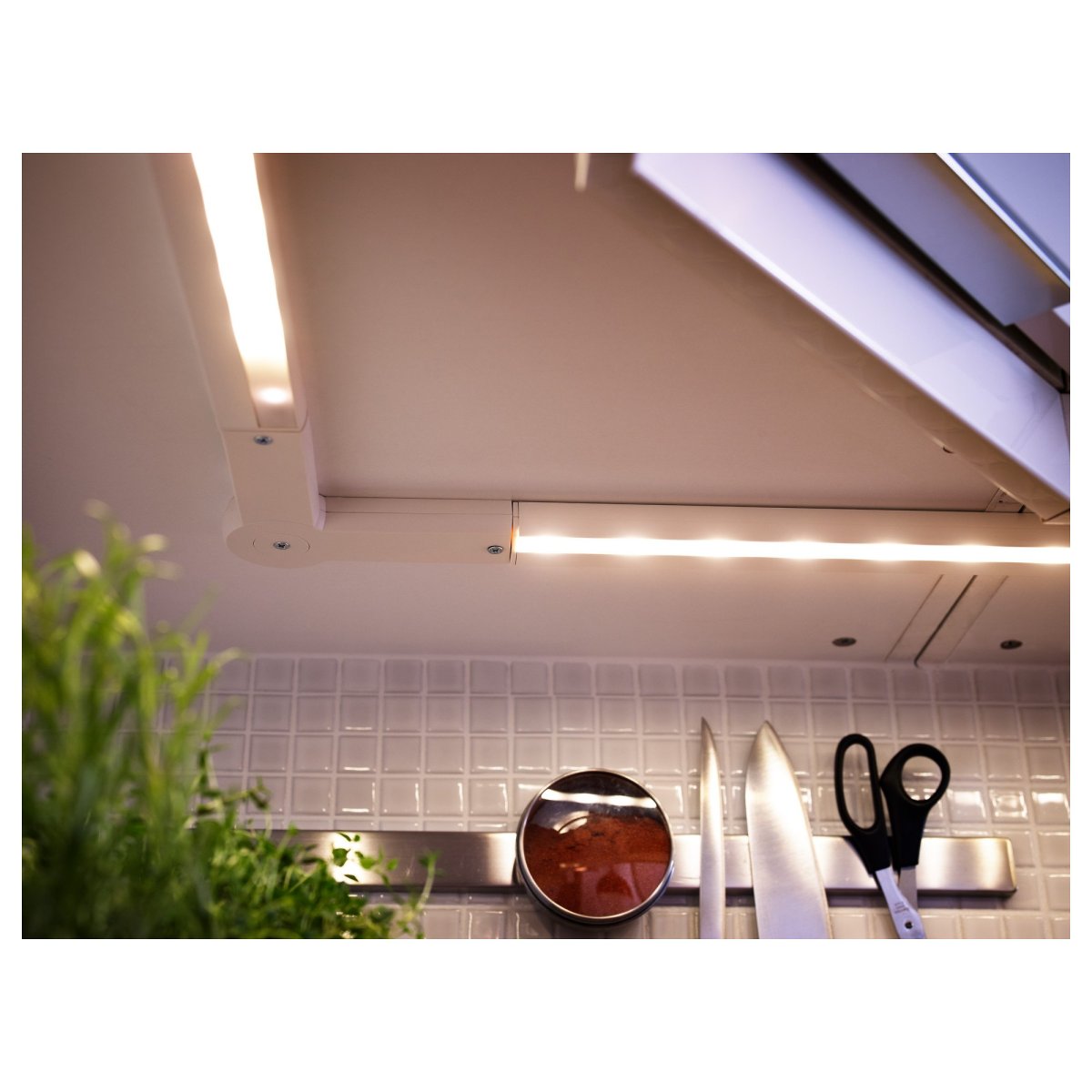 Светодиодная подсветка для кухни тонкая