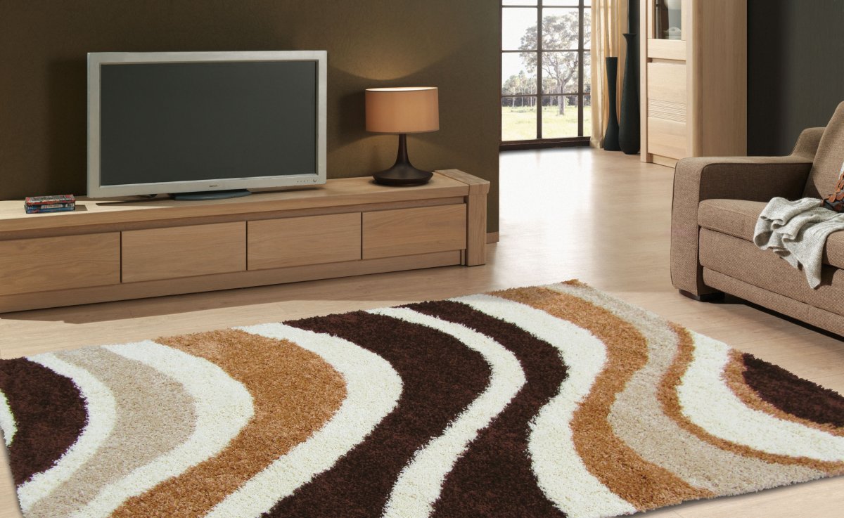 Ковер в гостиной с угловым диваном