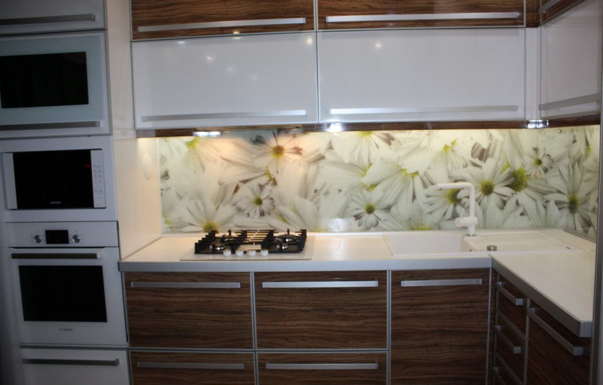 Фартук стеклянный для кухни ромашки