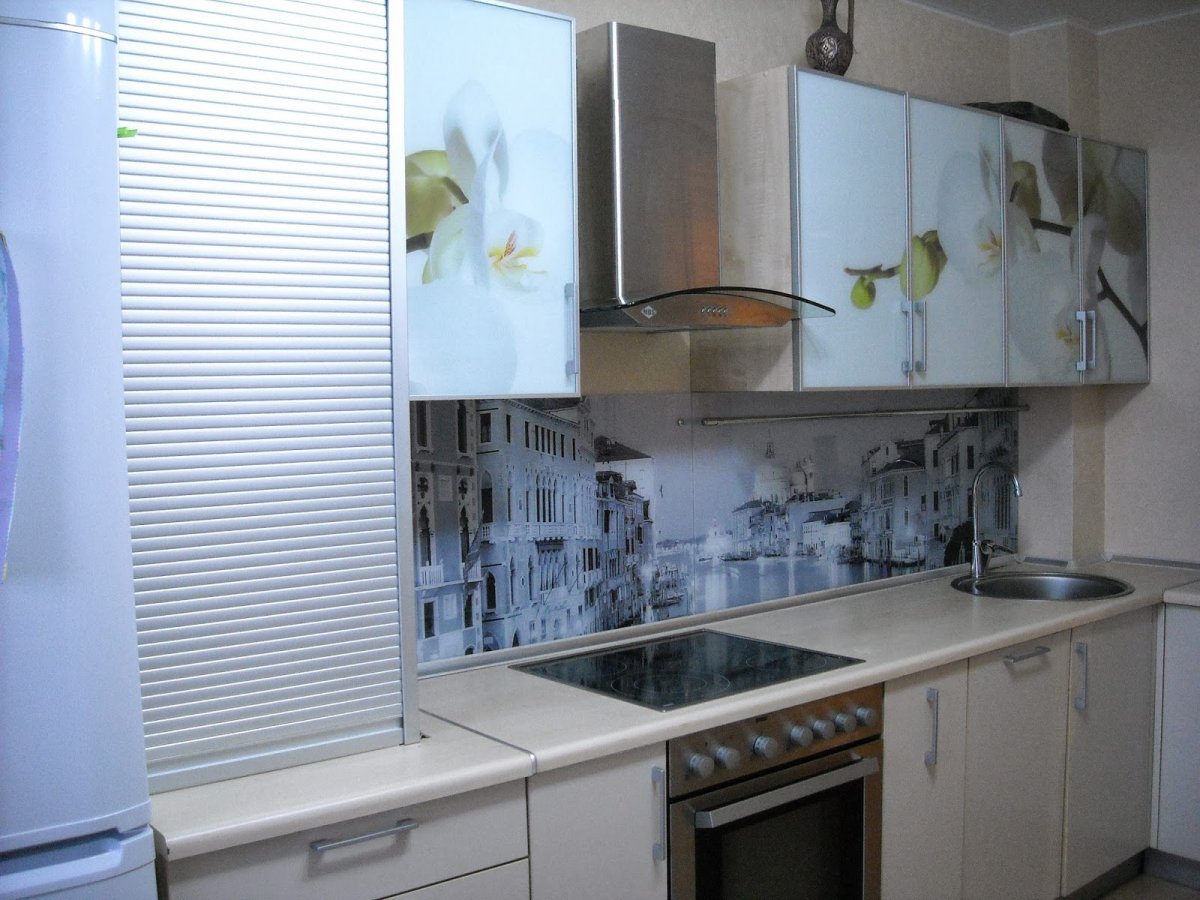 Фальш панель для кухни стекло