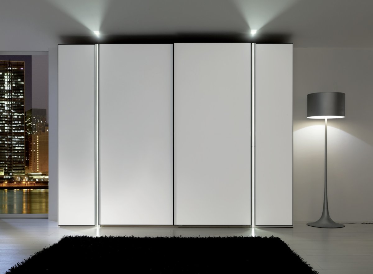 Шкаф со скрытыми ручками