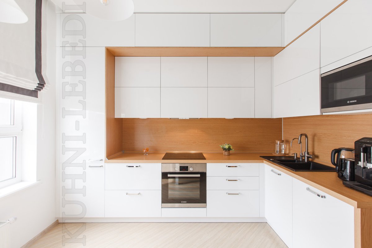 Белая глянцевая кухня