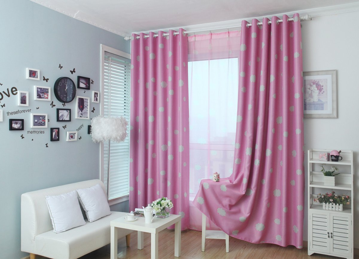Розовые атласные шторы