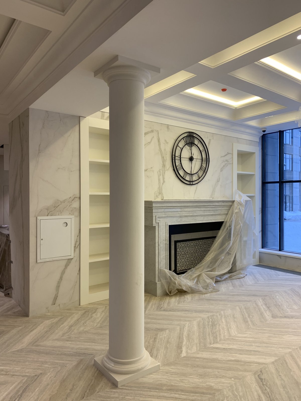 Гостиная с колоннами