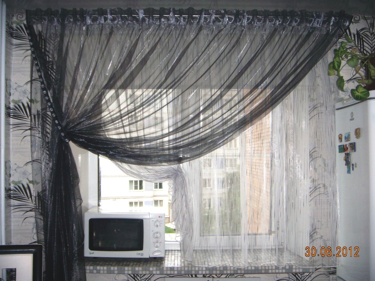 Серые занавески на кухню