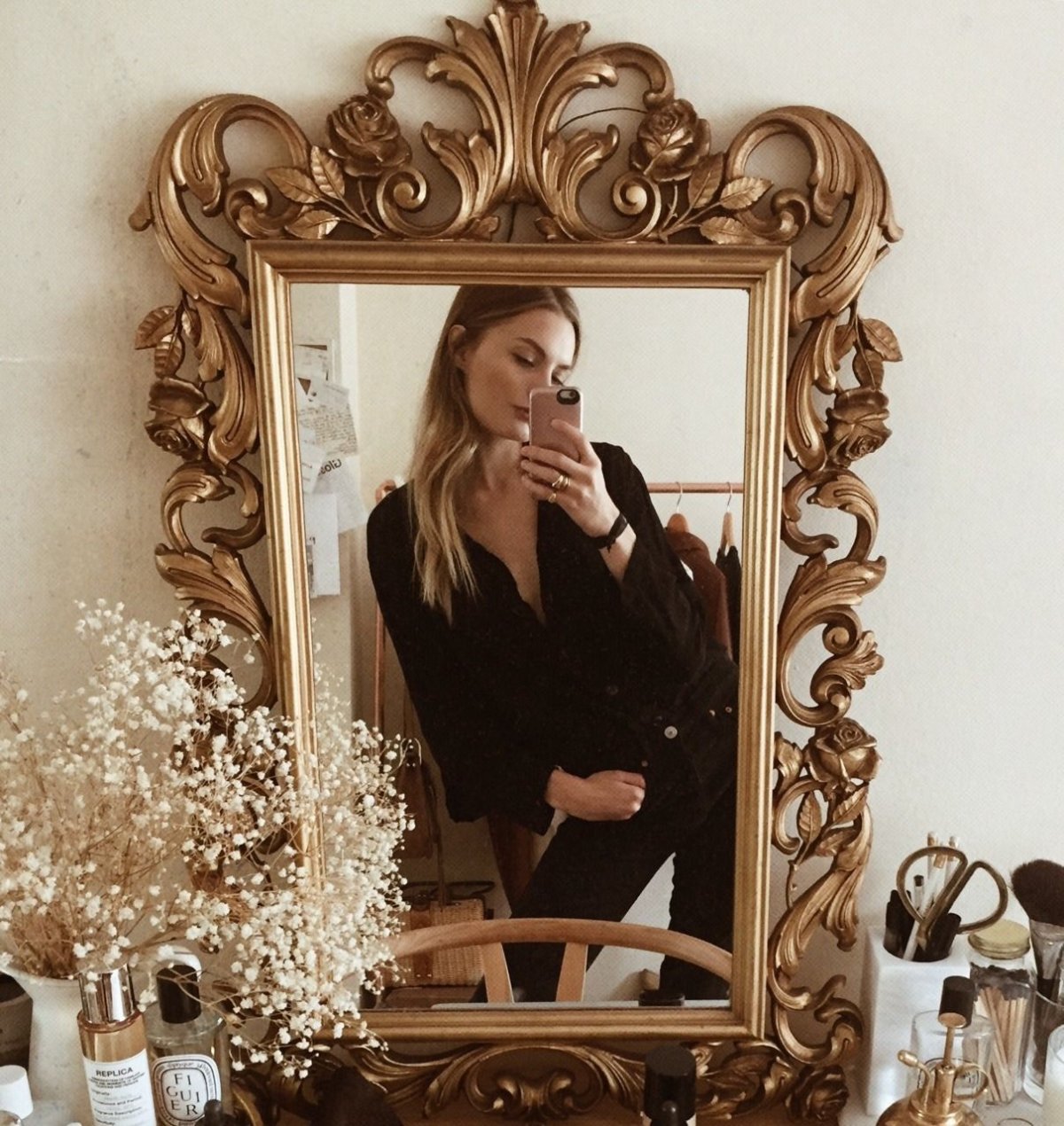 Зеркало в гостиную настенное