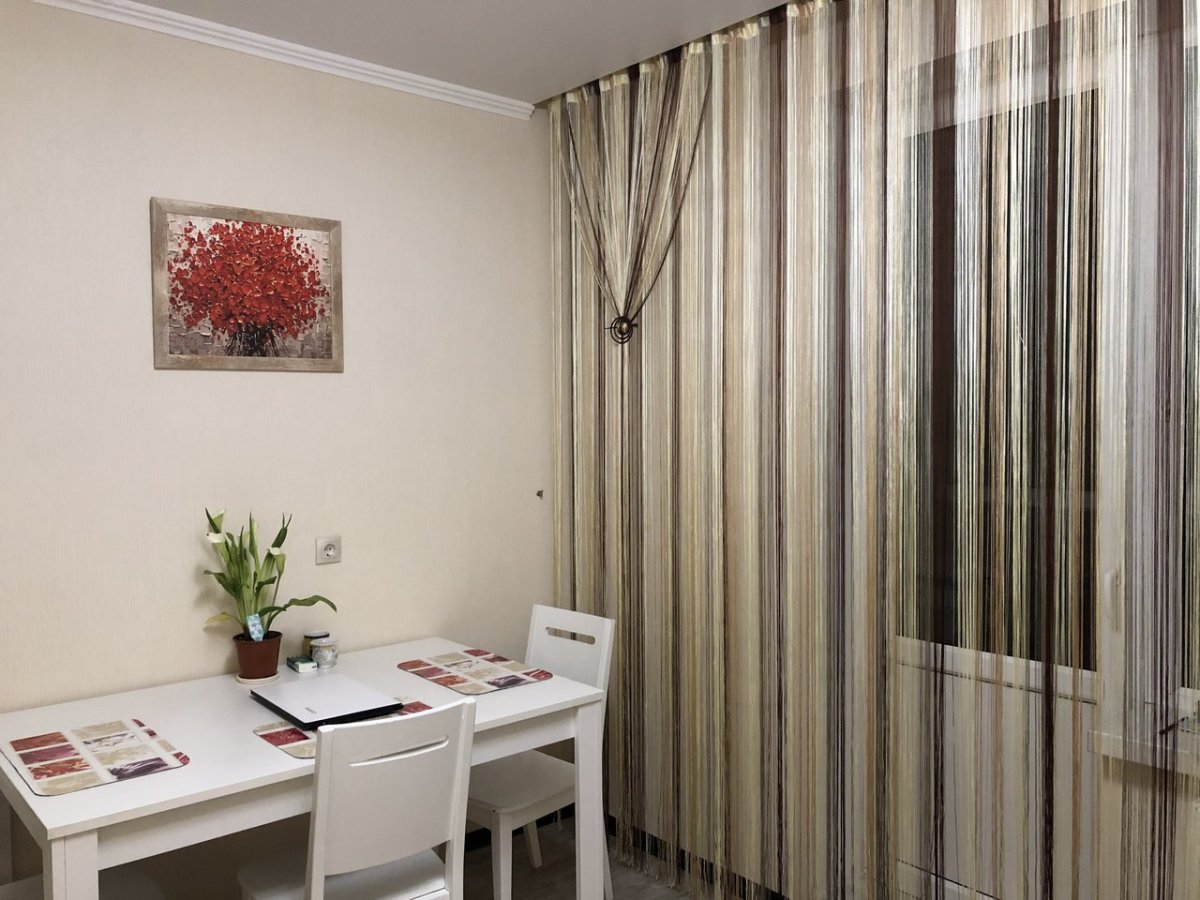 Серая тюль на кухню