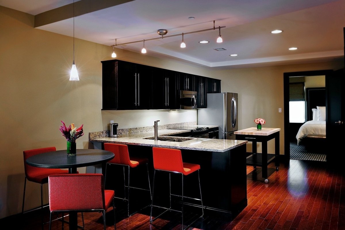 Освещение в кухне столовой